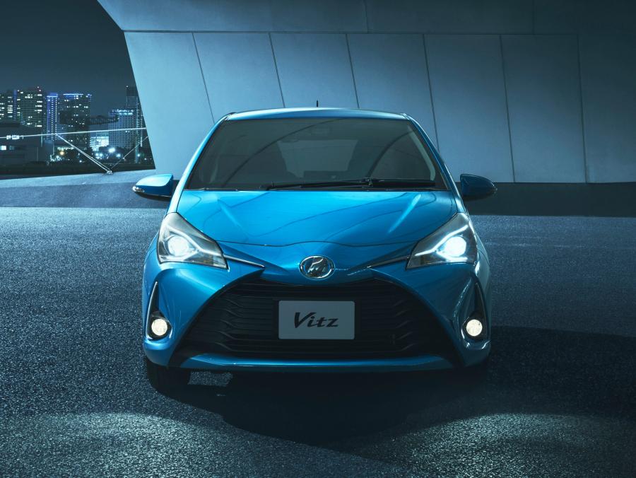  Toyota Vitz Hybrid 2017 года  (фото 7 из 9)